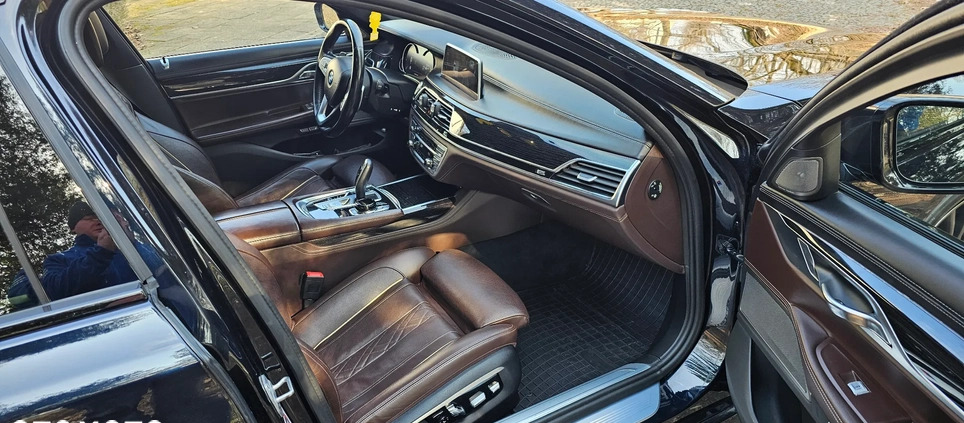 BMW Seria 7 cena 165000 przebieg: 260000, rok produkcji 2016 z Legionowo małe 497